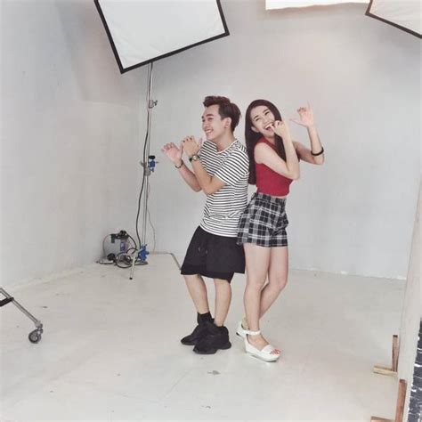 Soi những kiểu chụp ảnh cực bá đạo của các hot teen với bạn thân