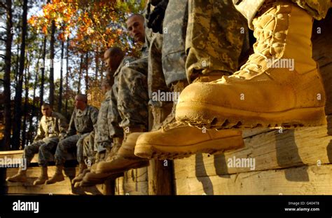 Us Army Soldiers Prepare For Basic Training Stock Photo Alamy
