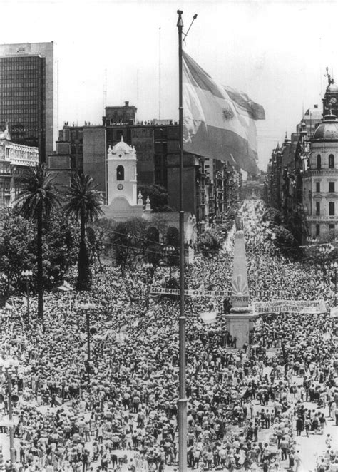 35 Años Del Regreso De La Democracia Argentina Postales De Un Día