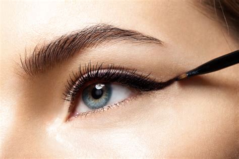 La Technique Infaillible Pour R Ussir Un Trait D Eyeliner