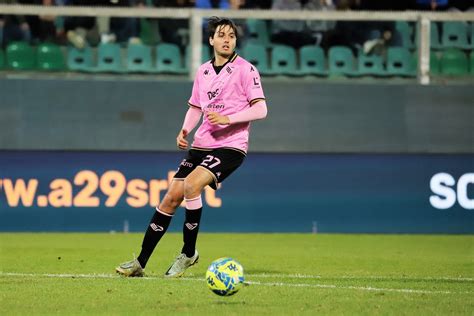 Palermo Reggina Il Colpo Di Testa Di Soleri Regala Il 2 1 Ai Rosa La