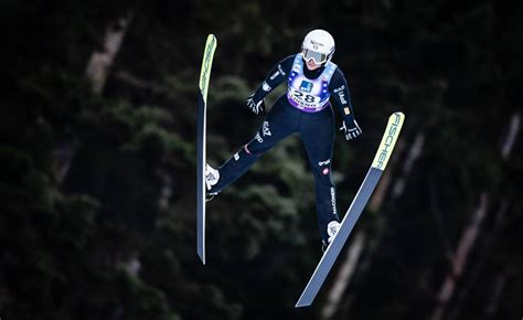 Salto con gli sci CdM femminile Loutitt vince a Sapporo Malsiner 16ª