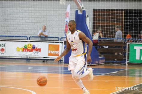 Apab Blumenau Vence Joinville E Tricampe Estadual De Basquete