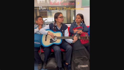 Student plays guitar, sings B Praak’s Mann Bharrya with her friends in ...