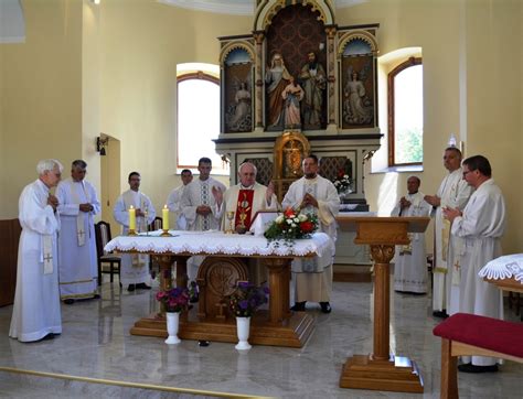 Biskup Ga Parovi Predvodio Slavlje Male Gospe U Novim Banovcima Ika