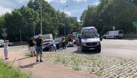 Zderzenie Na Rondzie W Stargardzie Auto Wyjecha O Przed Motocyklist