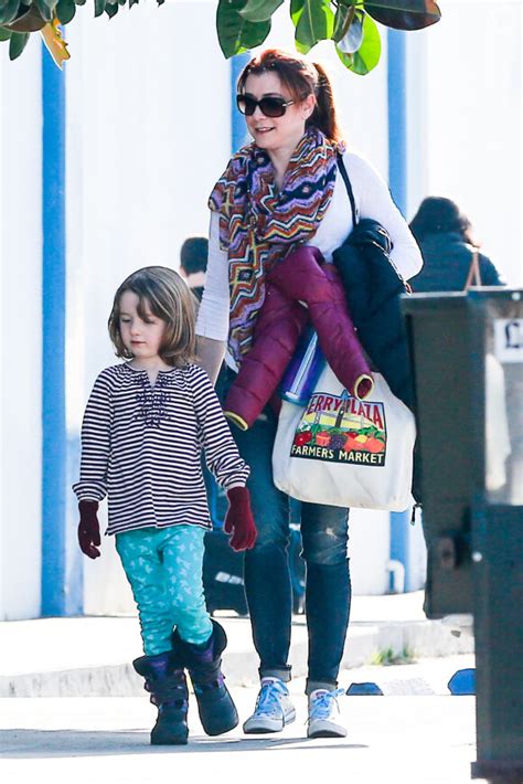 Photo Alyson Hannigan Avec Sa Fille Satyana Dans Les Rues De Los