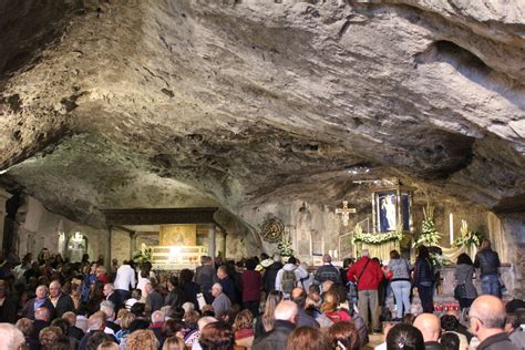 Interior da gruta do Monte Gargano 2 Santuário Nossa Senhora dos Prazeres