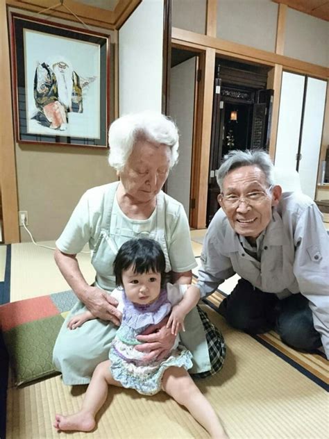 ひいおじいちゃん、ひいおばあちゃんと対面 ガンモのお部屋 恵子のアトリエ日記