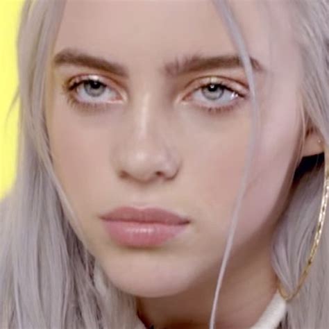 Billie Eilish S Makeup Photos And Products Steal Her Style