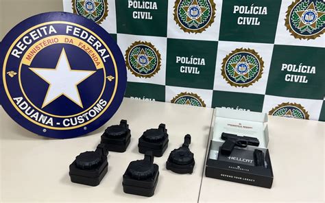 A O Da Pol Cia Civil E Da Receita Federal Apreende Pistola E