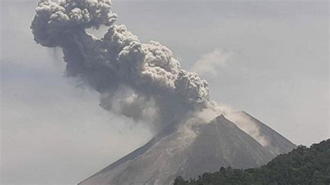 Breaking News Gunung Merapi Kembali Luncurkan Awan Panas Setinggi