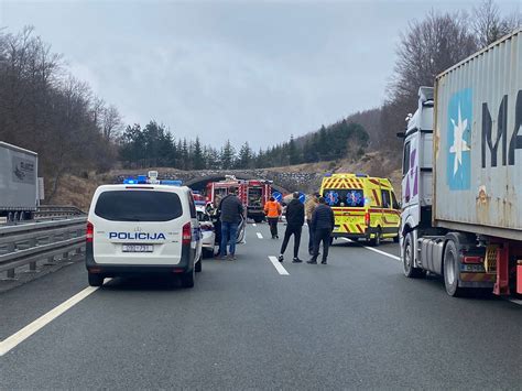 Galerija slika VIDEO Detalji buktinje na A6 Hladnjača se zabila u