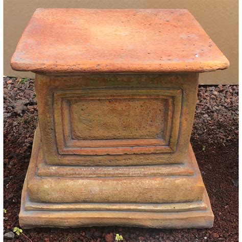 Textured Pedestal Concrete Plinth Stand 1800 Wantirna Garden