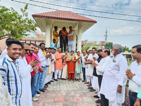 पूर्व विधायक राजेश शुक्ला ने कार्यकर्ताओं के साथ राष्ट्रपिता महात्मा