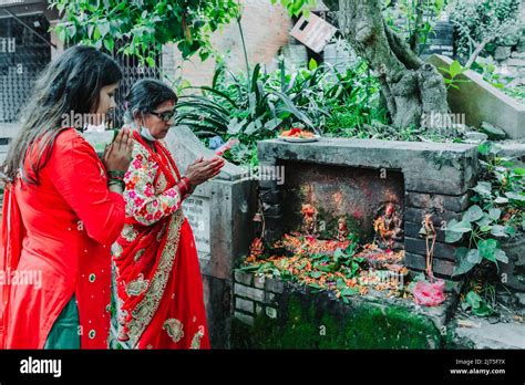 Kathmandu Nepal Aug Nepali Hindu Women Offering Prayers To