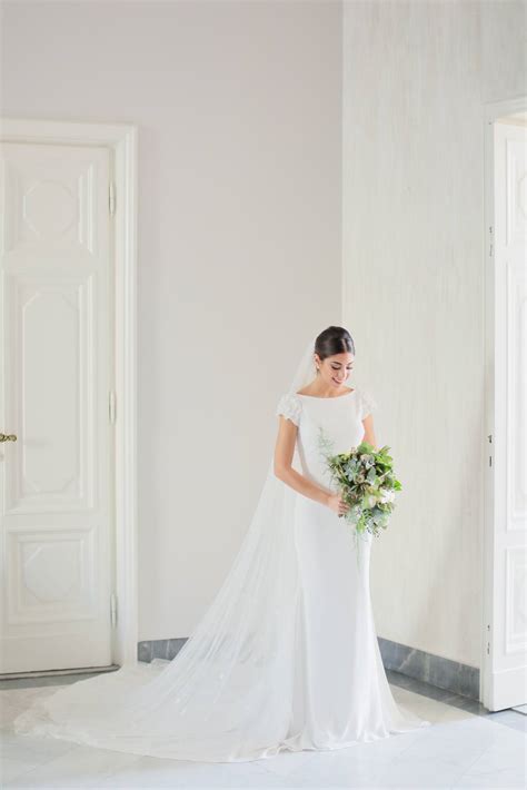 Stylish Wedding in a Castle in Florence Italy // PhotographerTuscany.com