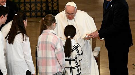 Papst trifft Bedürftige und Flüchtlinge in Budapest SN at