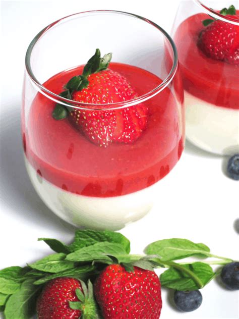 Greek Yogurt Panna Cotta With Strawberry Sauce Veronikas Kitchen