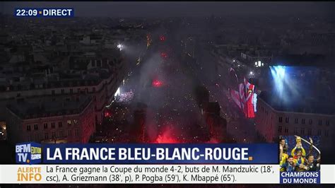 La Deuxième étoile Des Bleus Projetée Sur Larc De Triomphe Historique