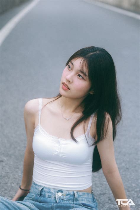 top Bí kíp tạo dáng chụp hình ngoài trời đẹp cho nam nữ cực HOT