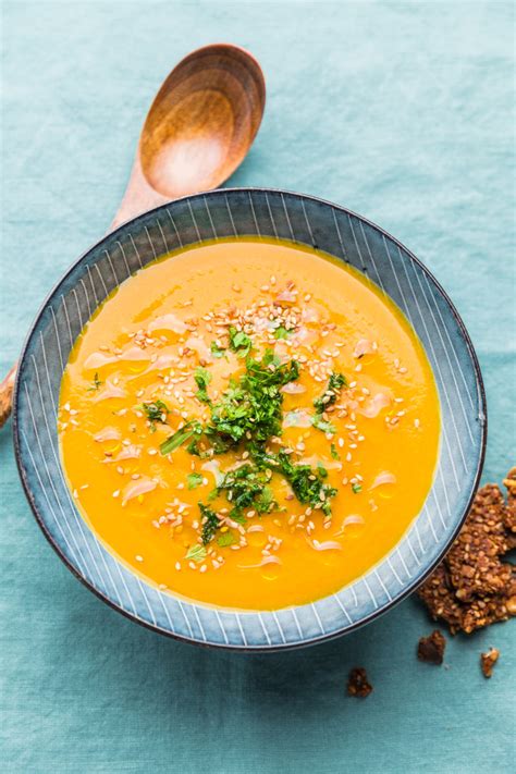 Soupe de patate douce carotte lait de coco et pointe de sésame