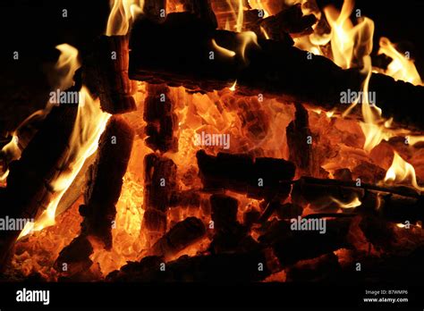 Close Up Of Campfire With Glowing Embers Stock Photo Alamy
