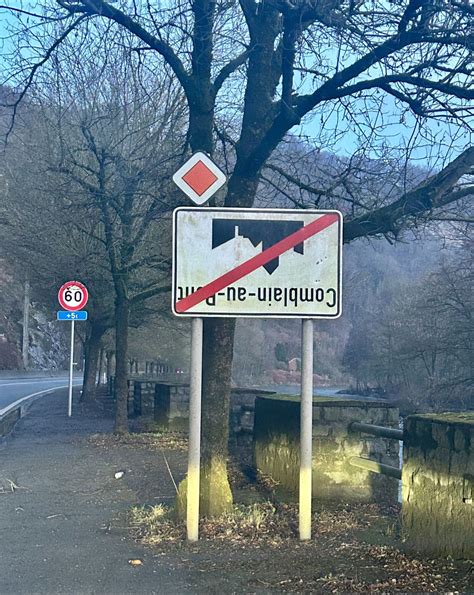 On marche sur la tête une campagne de communication symbolique et