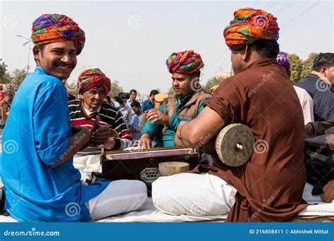 Portrait D Artiste En Robe Traditionnelle Rajasthani Au Festival Du