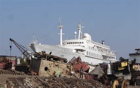 World Maritime News Alang Gujarat The Worlds Biggest Ship Breaking