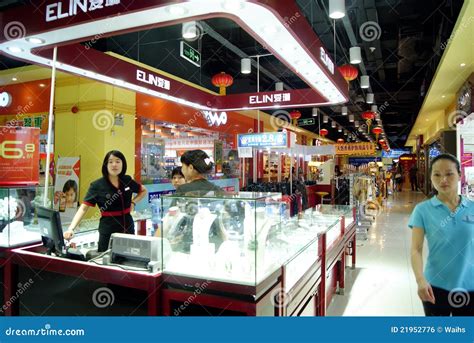 Shenzhen Shopping Mall Editorial Photo Image Of Tourists 21952776