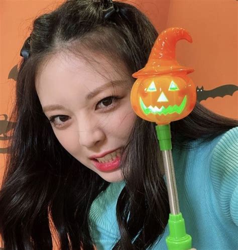 Yuna Itzy Iq Icons Halloween Messy Pfp Cute Anime Halloween Halloween