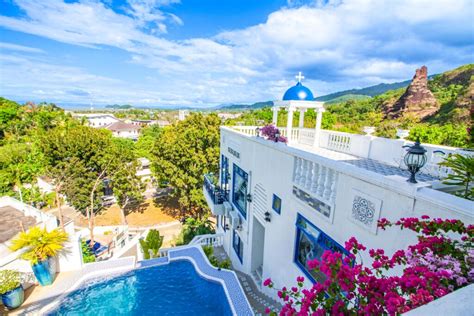 Meraki De Arambulo Villa Santorini Inspired Villa With Pool Hot Spring Amenity In Pansol