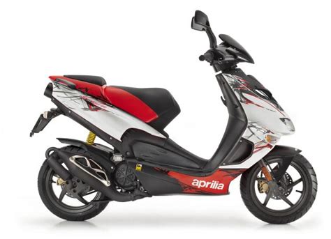 Motorrad Vergleich Aprilia Sr 50 Street 2015 Vs Aprilia Sr 50 Factory