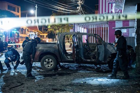 Ecuador atentados con explosivos en 2 puentes La Razón