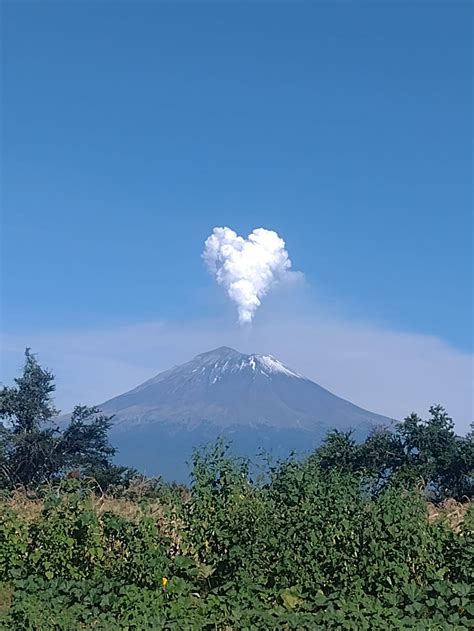 La Impresionante Fumarola En Forma De Corazón Que Expulsó El Volcán