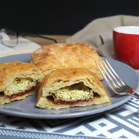 Pastel De Bocadillo Y Queso Hojaldres Divali