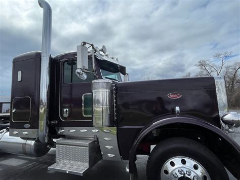 2022 Peterbilt 389 Flat Top