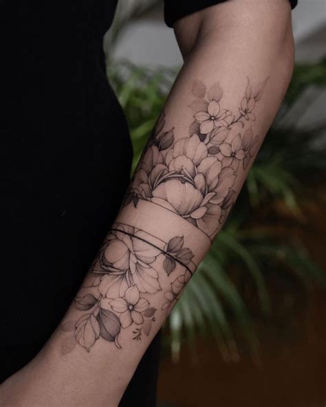 Flower Tattoo In 2022 Tattoo Ideen Unterarm Mama Tattoo Ideen