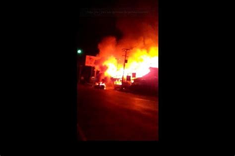 Hombres Armados Incendian Dos Restaurantes Y Un Autom Vil En Acapulco