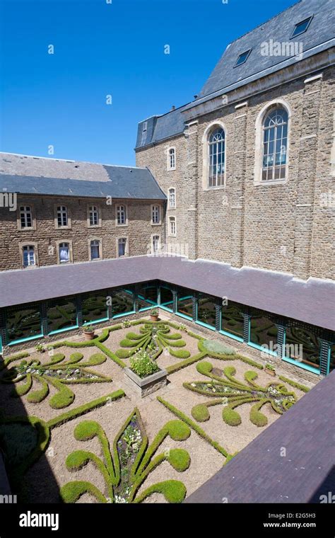 France Pas De Calais Boulogne Sur Mer Le Jardin Du Cloitre Dans La