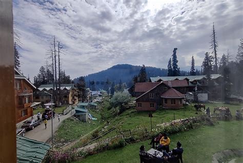 Pine Palace Platinum Gulmarg Hotel Book ₹1