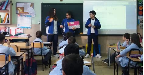 TEJIENDO REDES LOS ALUMNOS DE 1º DE LA ESO NOS ANIMAN A RECICLAR EL