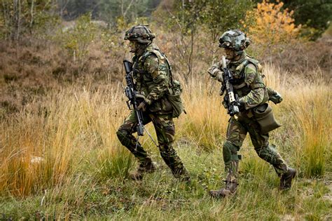 Korps Nationale Reserve Houdt Militaire Oefeningen In Heel E De