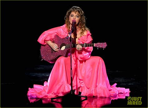 Shania Twain Closes American Music Awards 2019 with Performance of ...