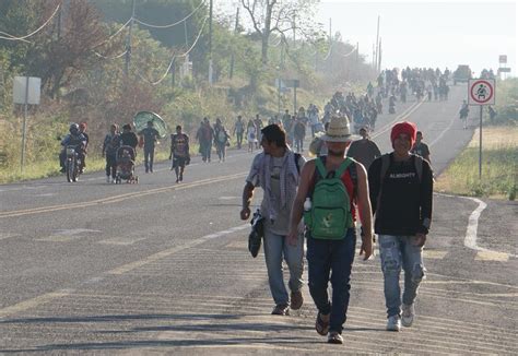 Caravana migrante parte desde Chiapas rumbo al norte de México