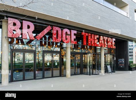 Bridge Theatre Hi Res Stock Photography And Images Alamy