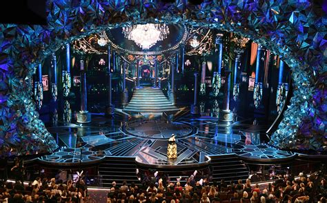 Twitter Reactions to the Oscars 2018 Sparkly Stage at Dolby Theatre | Vogue