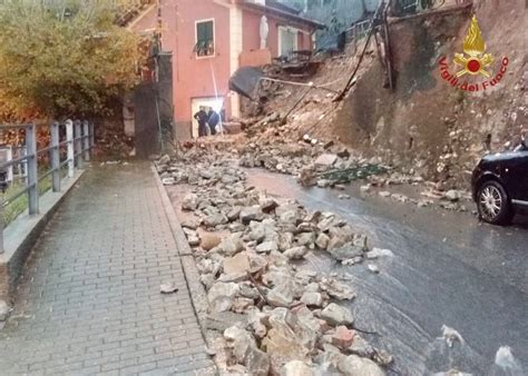 Emergenza Maltempo Allagamenti E Frane In Liguria Esonda Il Po A Torino