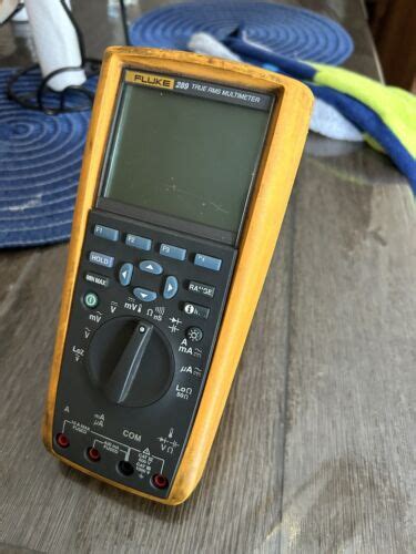 Pre Owned Fluke True Rms Multimeter W Leads And Bag Ebay